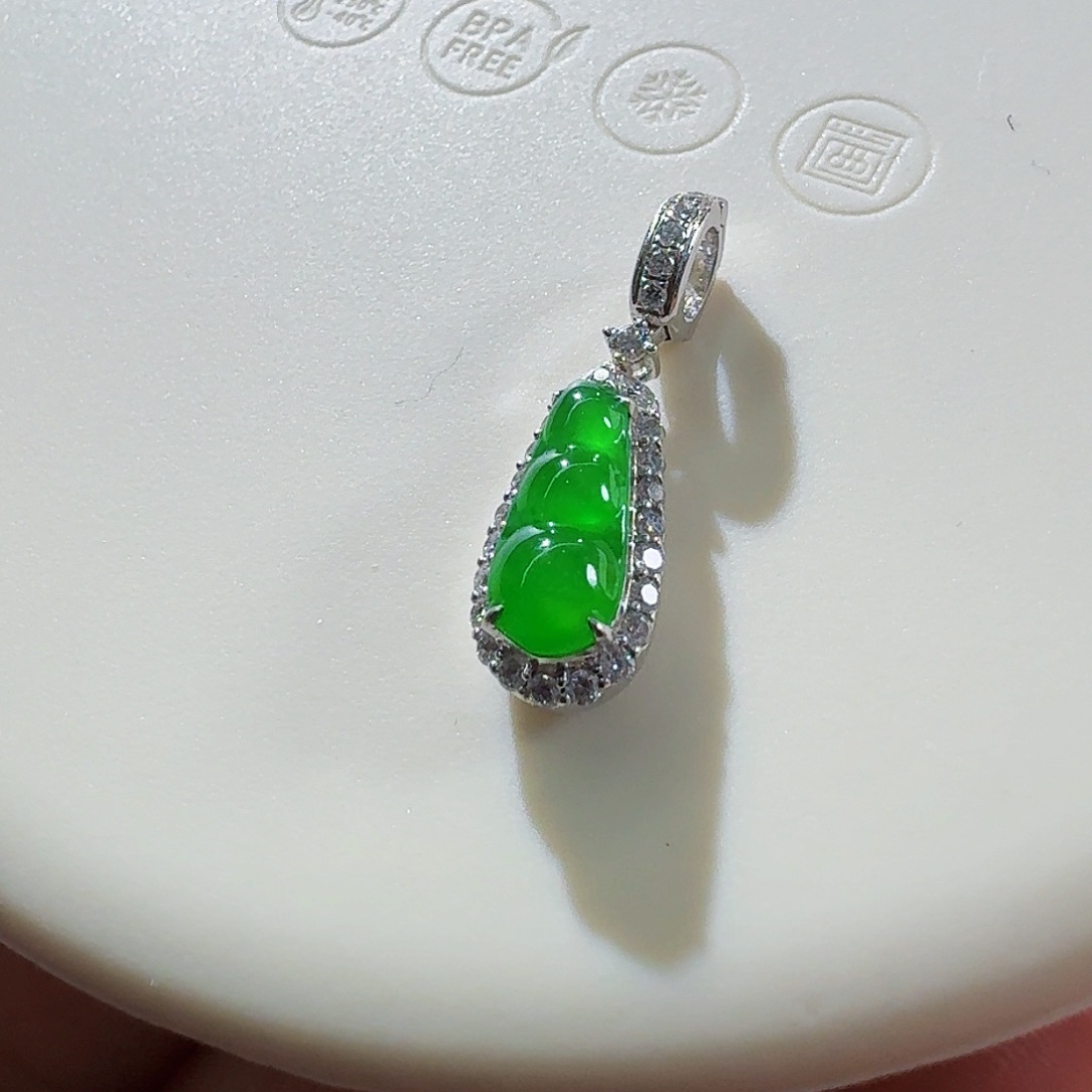 翡翠颈饰18K金镶嵌滴流