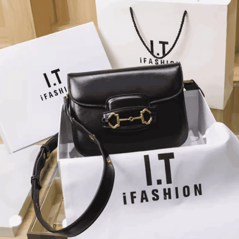 2032黑色 2024新款时尚轻奢百搭经典猪鼻子单马鞍肩斜跨女士包