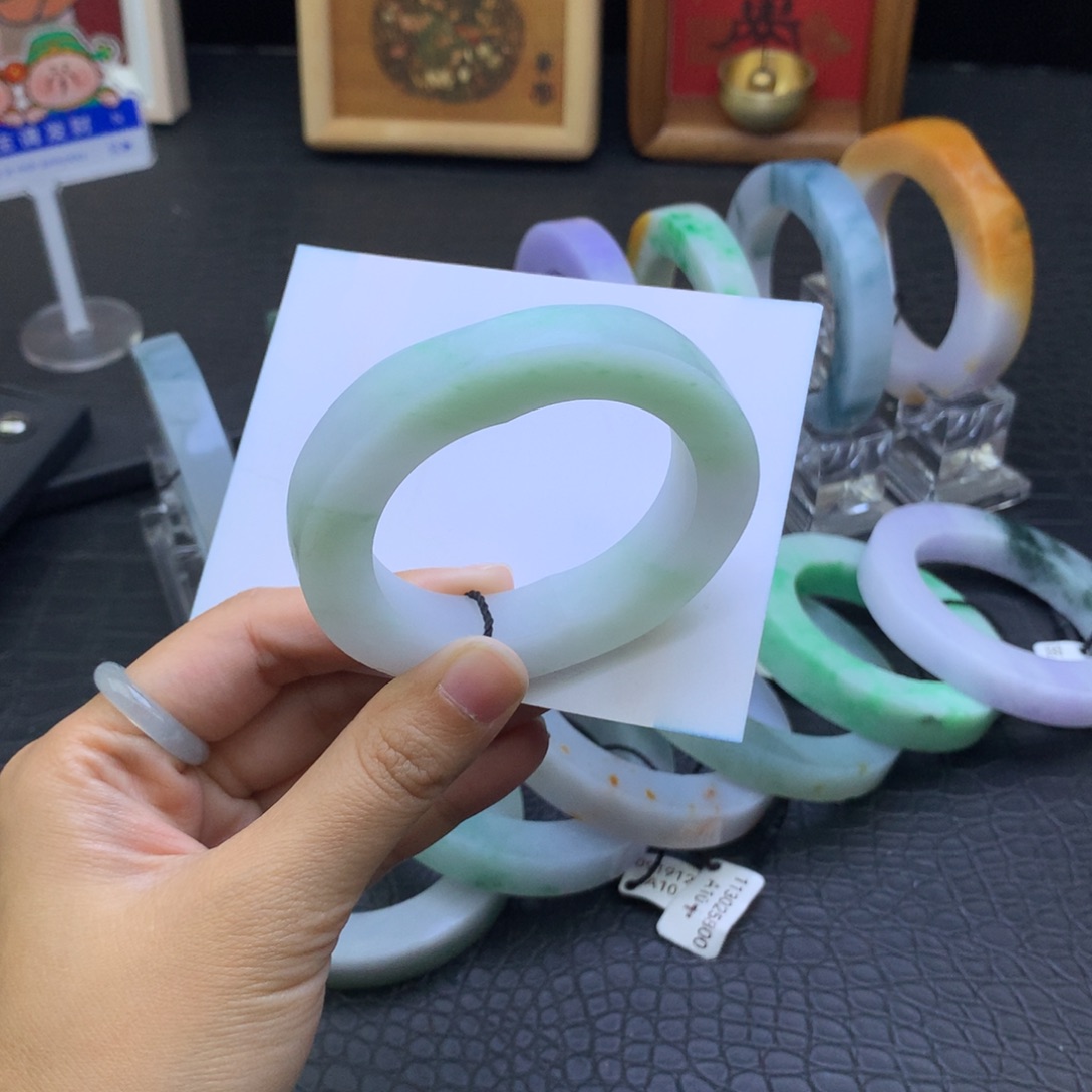 定制翡翠未镶嵌翡翠手镯