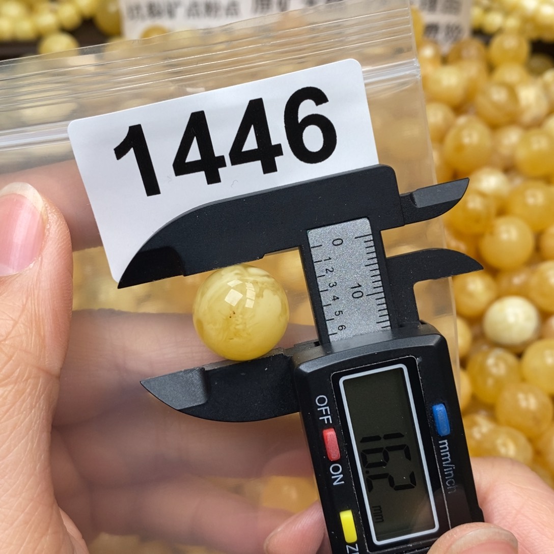 蜜蜡珠宝奇石未镶嵌