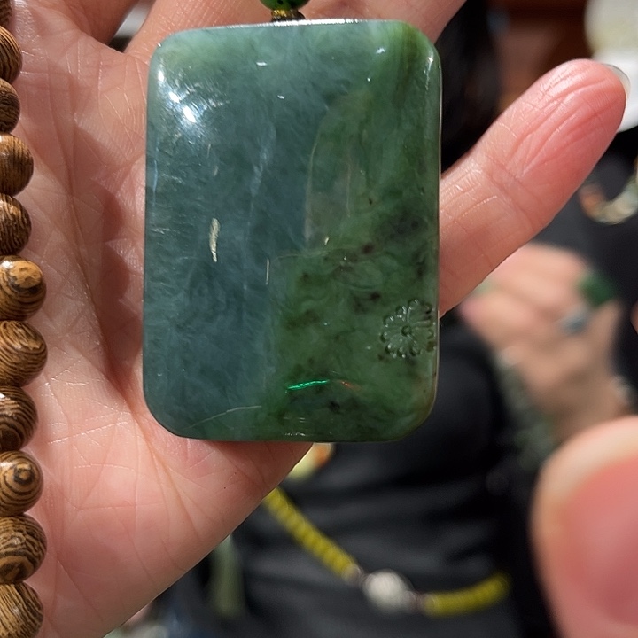 吊坠(赠链)未镶嵌和田玉（碧玉）