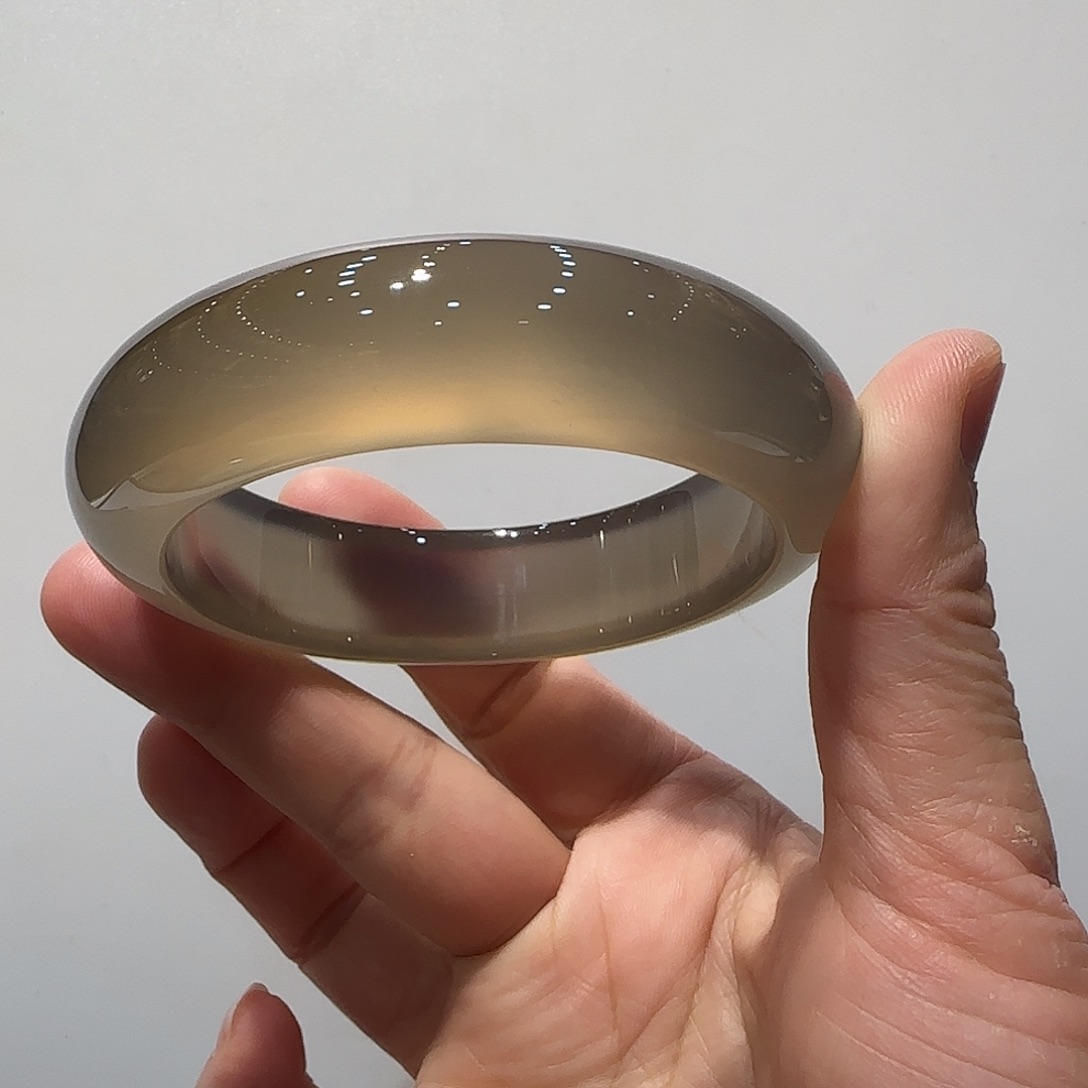 玛瑙/玉髓手镯未镶嵌哈****?