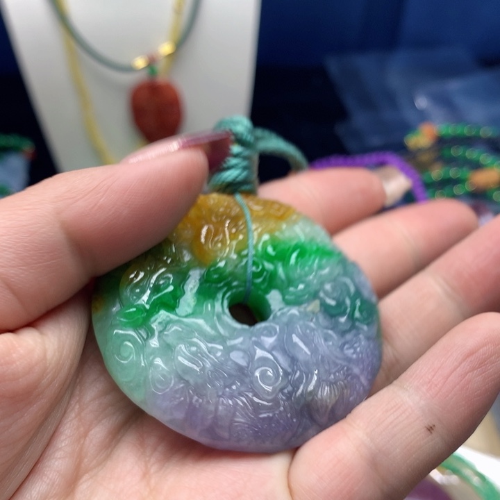 翡翠颈饰未镶嵌吊坠