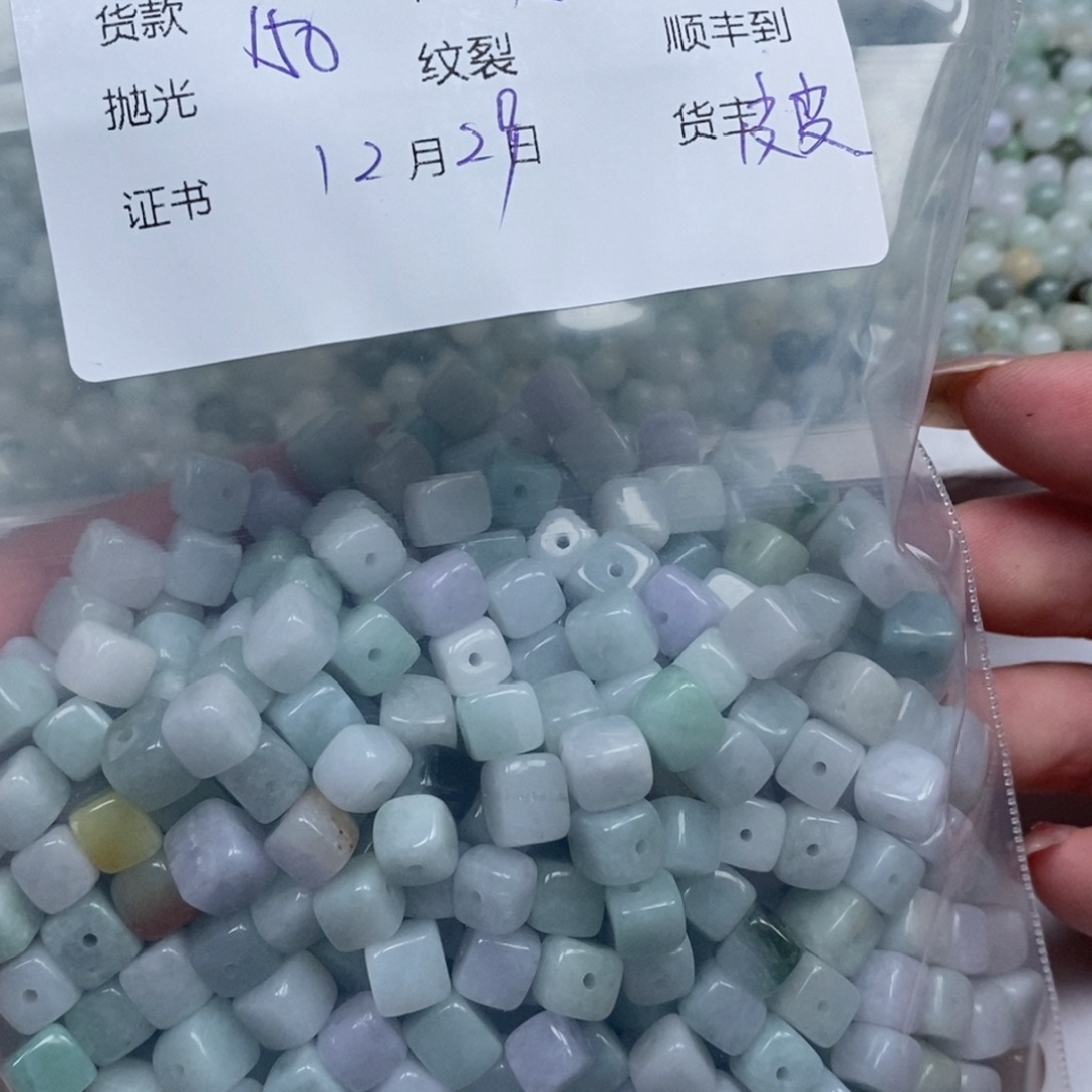 雪****翡翠未镶嵌颈饰翡翠