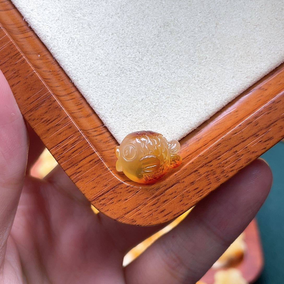 琥珀裸石未镶嵌蜜蜡