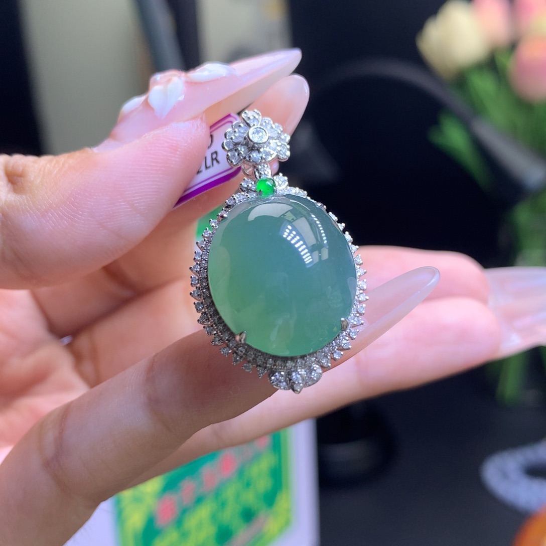 翡翠18K金镶嵌颈饰天然