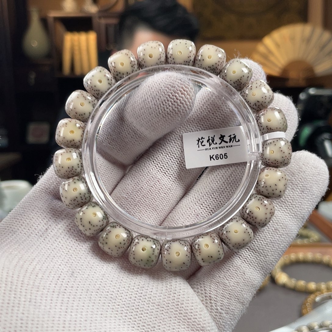 ，***星月菩提手串11x10 糯冰双留白针尖星 K605