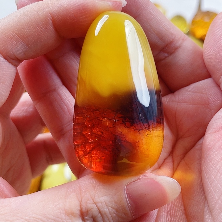 琥珀未镶嵌裸石吊坠