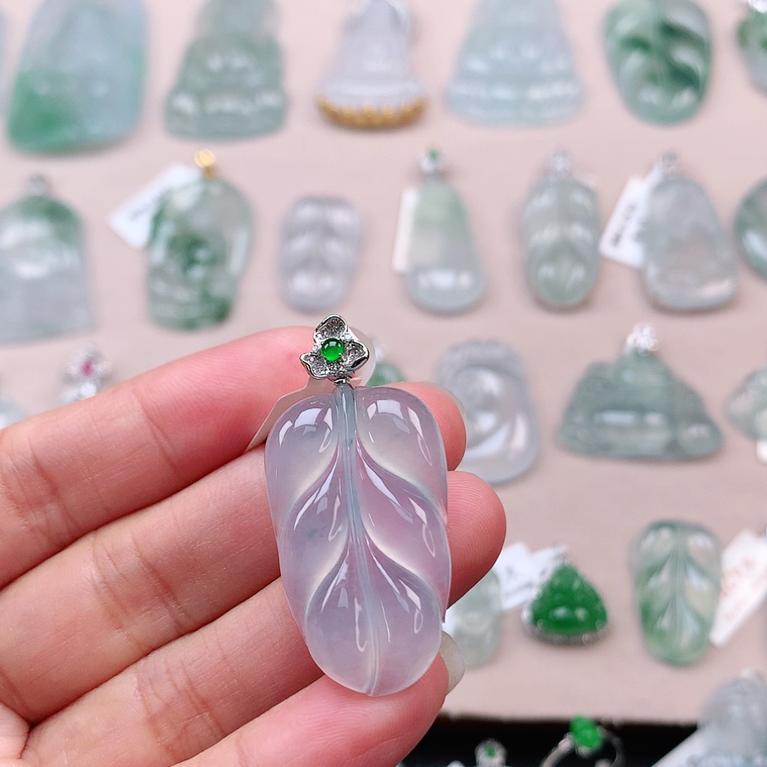 翡翠颈饰18K金镶嵌叶子