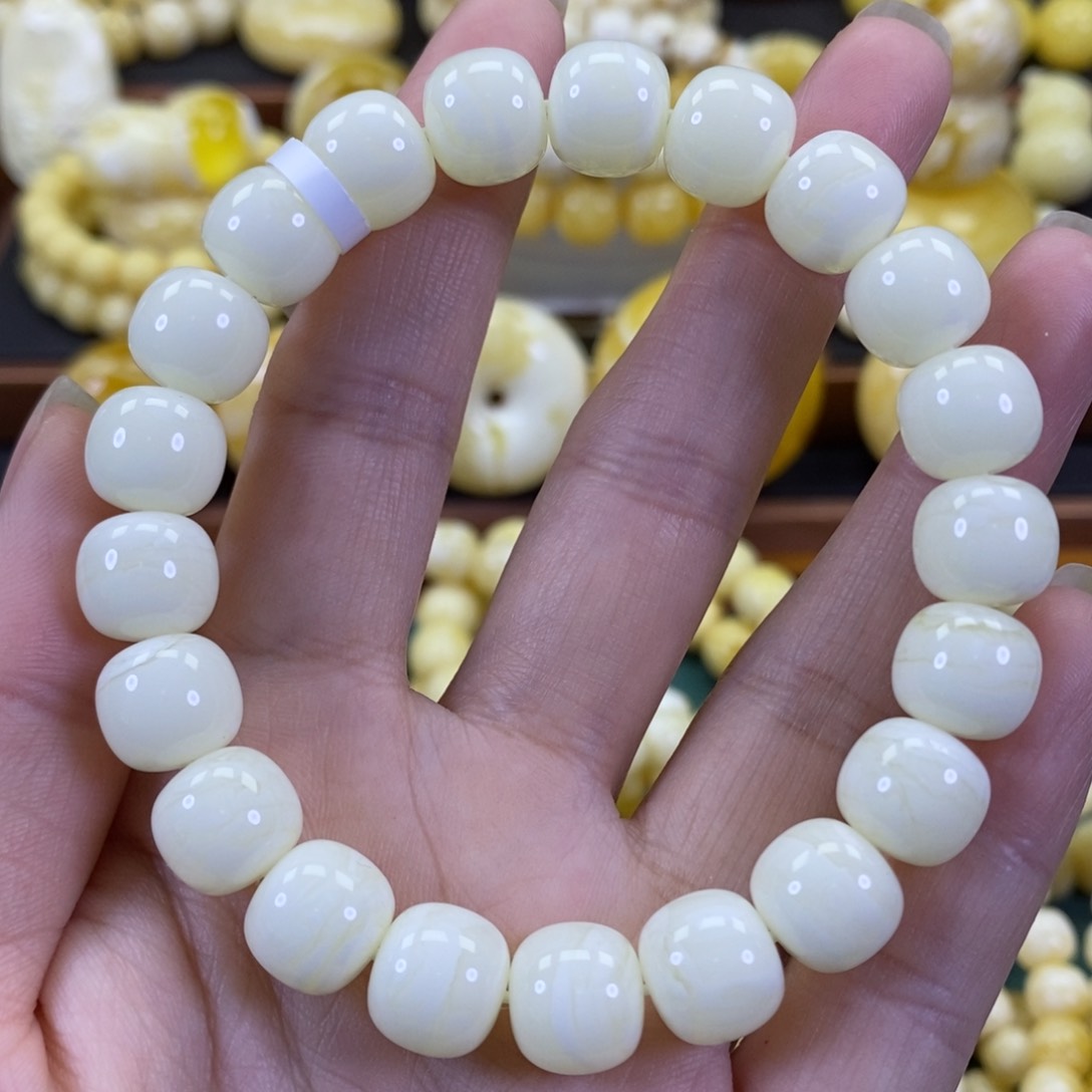 琥珀裸石未镶嵌同料手串