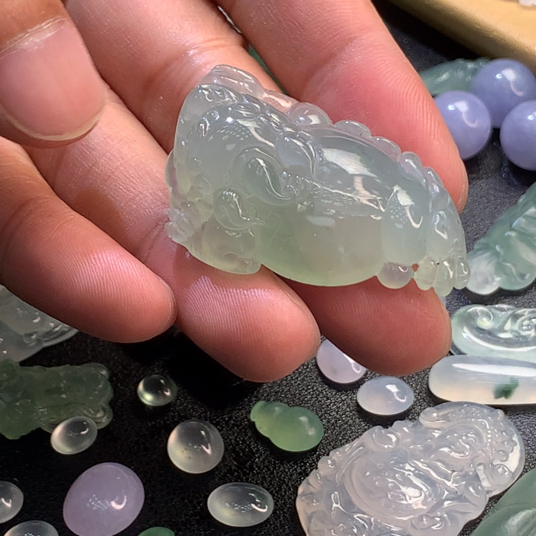 颈饰未镶嵌翡翠挂件