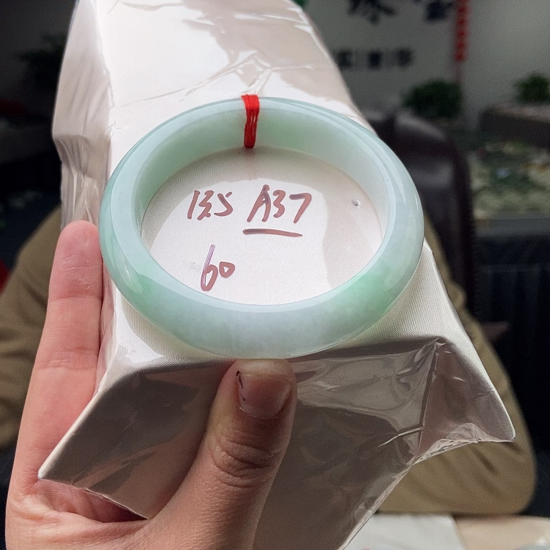 翡翠手镯未镶嵌拍一发一