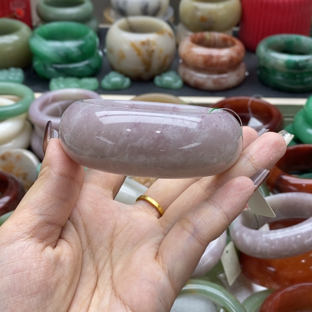 石英岩玉未镶嵌手镯