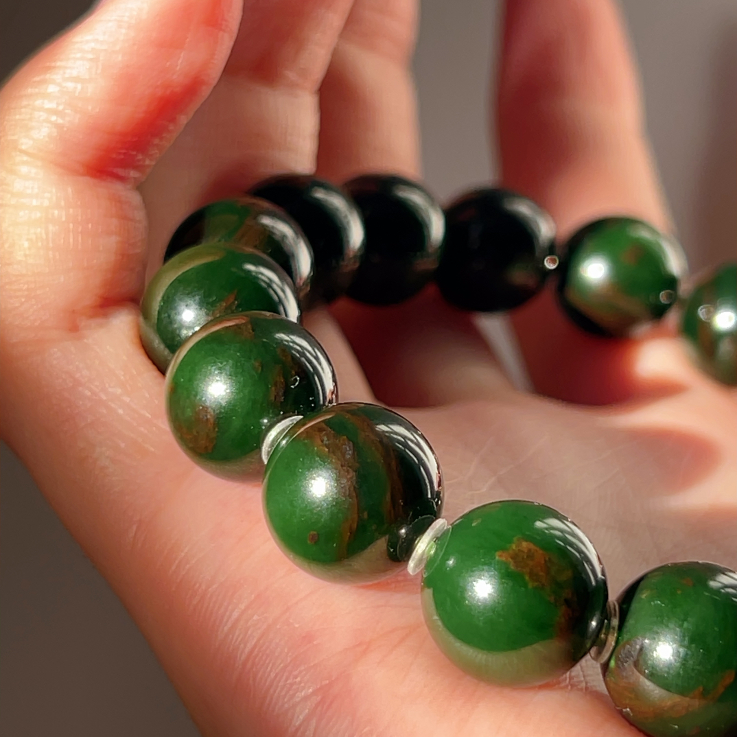 老坑俄七聚红皮菠菜绿和田玉12mm圆珠手串
