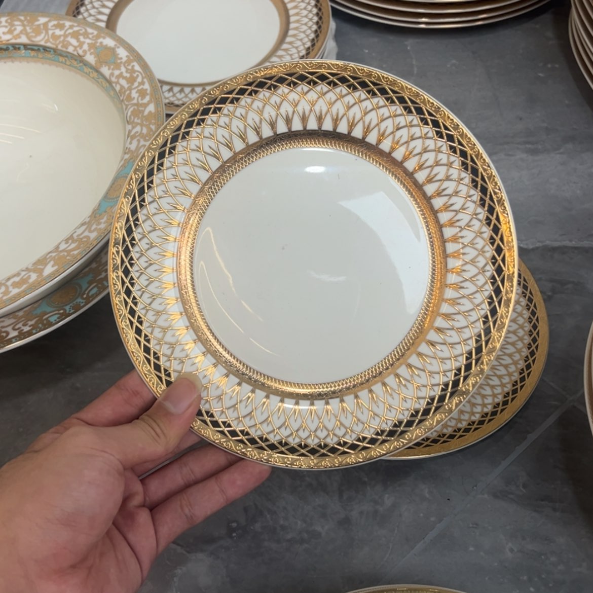 【闪购商品】瓷片7.5寸平盘孤品两个微瑕