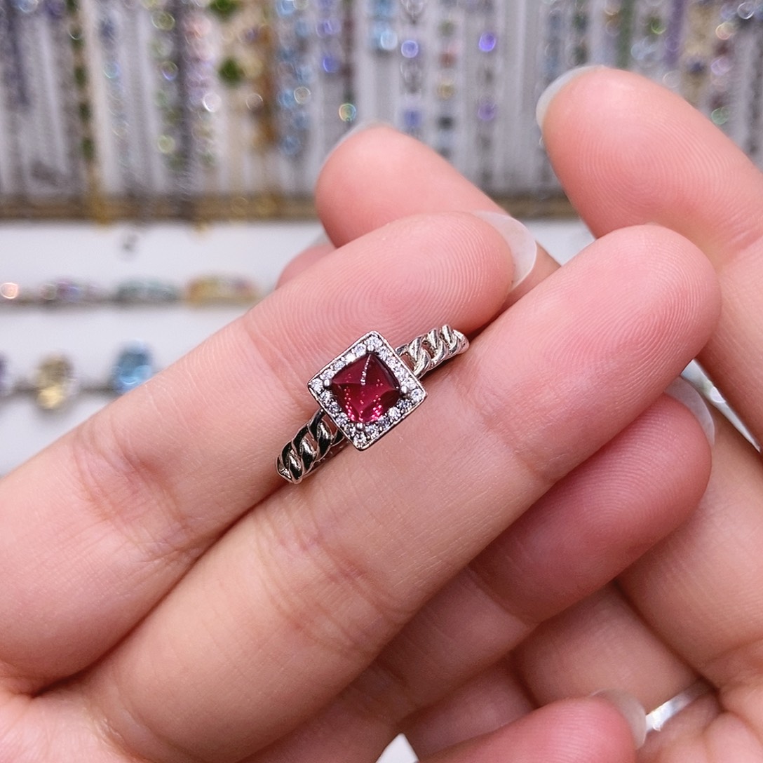 银S925镶嵌石榴石戒指