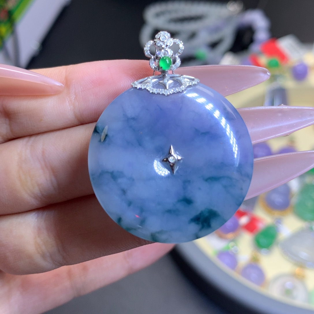 翡翠18K金镶嵌颈饰