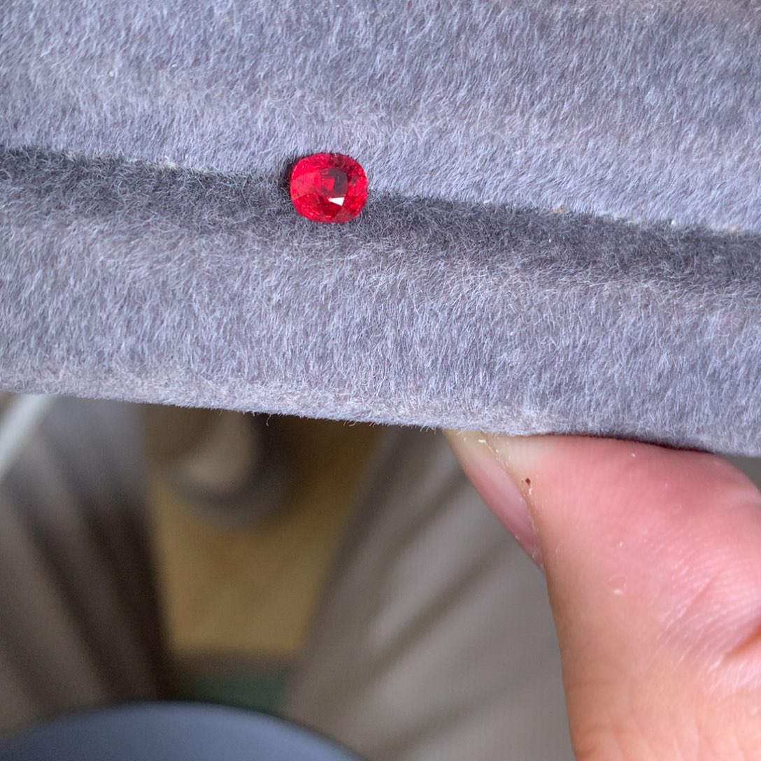 尖晶石裸石70分 绝地