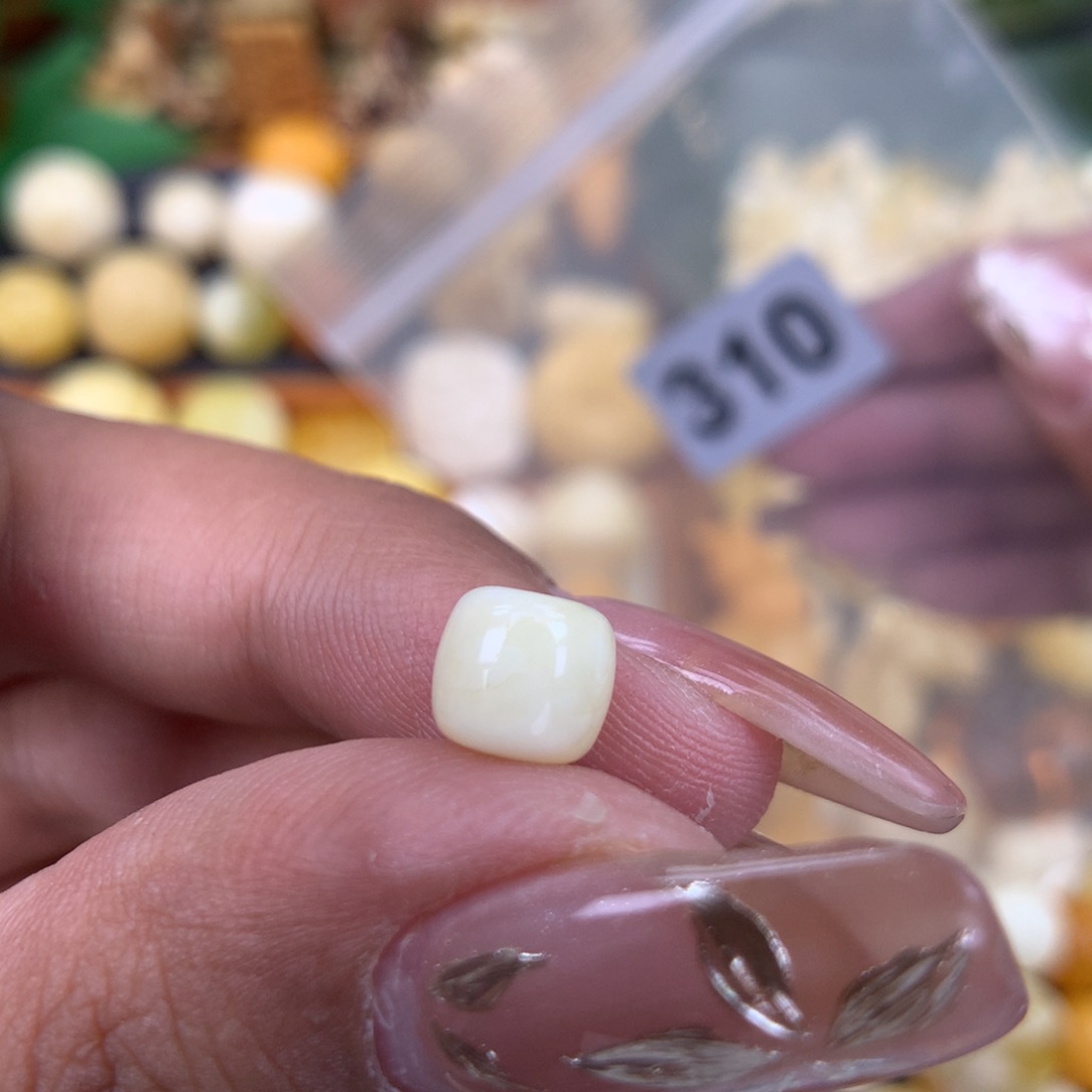 琥珀珠宝奇石未镶嵌 7.0