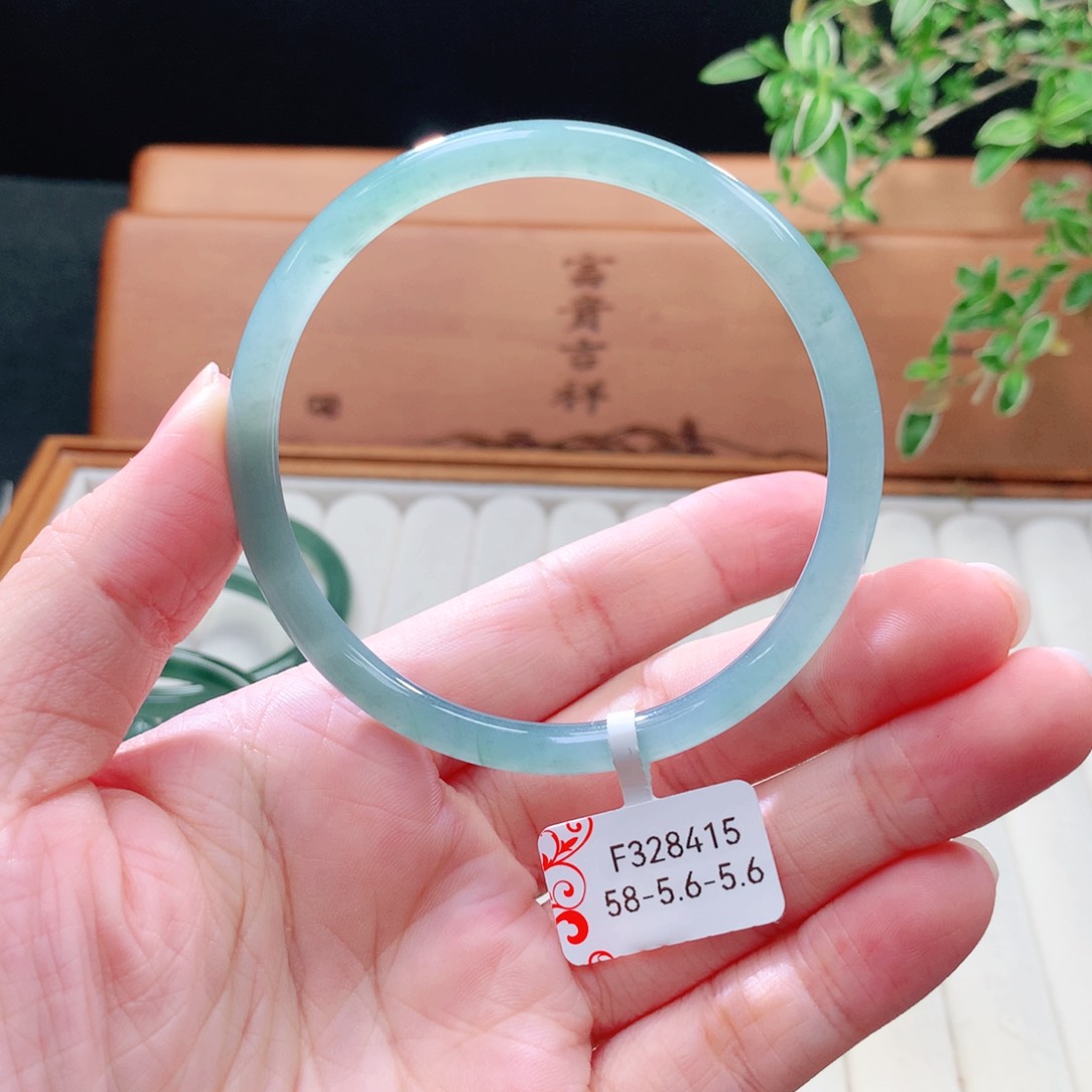 未镶嵌手镯（圆镯）翡翠