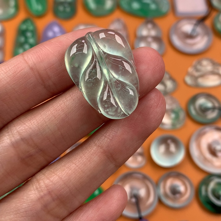 翡翠挂件未镶嵌….