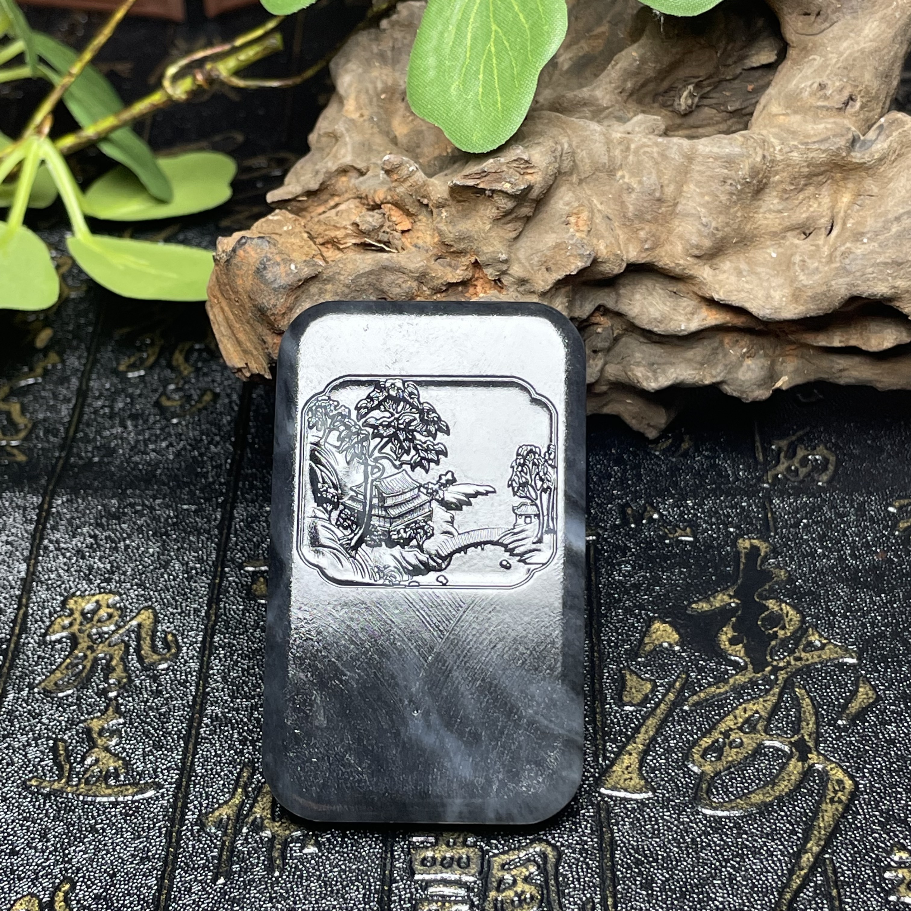 新疆和田玉青花山水意境玉牌挂件吊坠 黑白分明聚墨一线天牌
