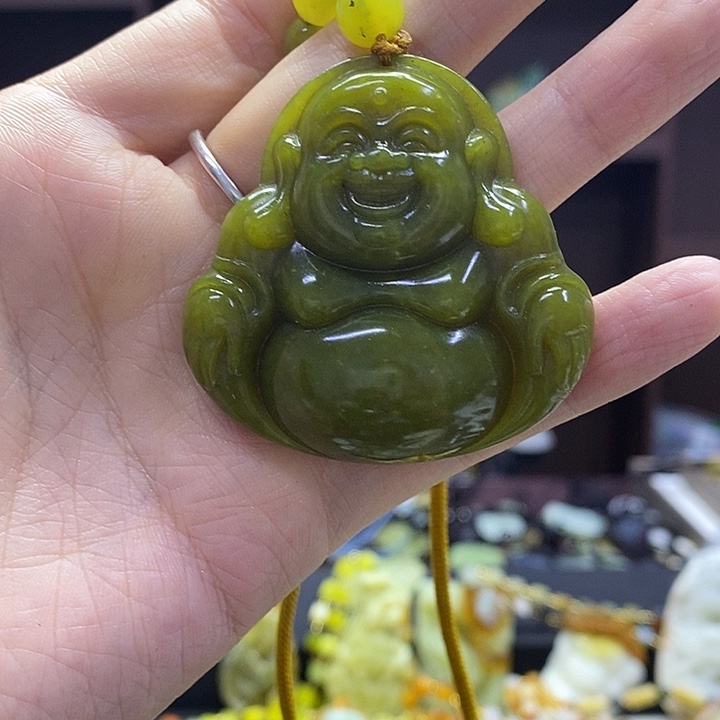 蛇纹石玉未镶嵌颈饰