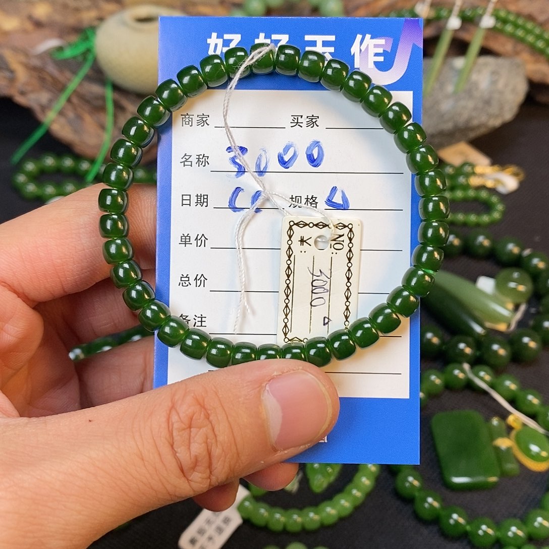 颈饰未镶嵌和田玉、***剑