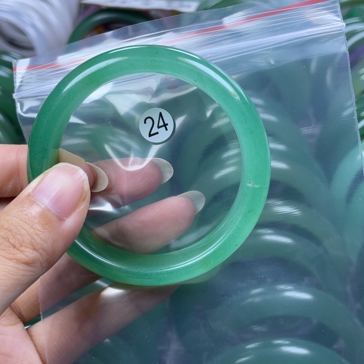 未镶嵌手镯石英岩玉梦**涯