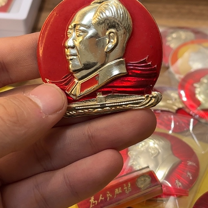 夏***中像章一一一一一高贵轻言爱了