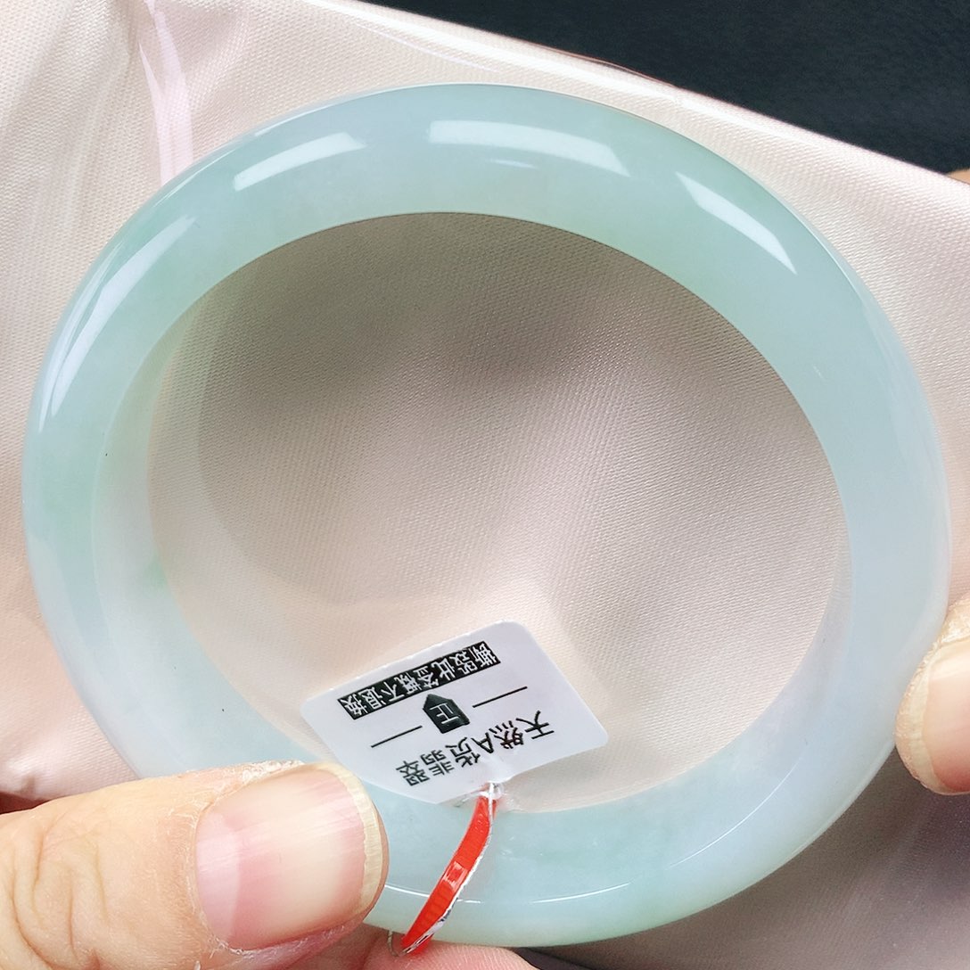 翡翠手镯未镶嵌58圈