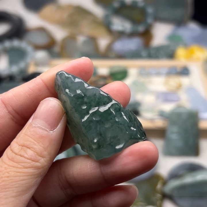 翡翠颈饰未镶嵌毛料