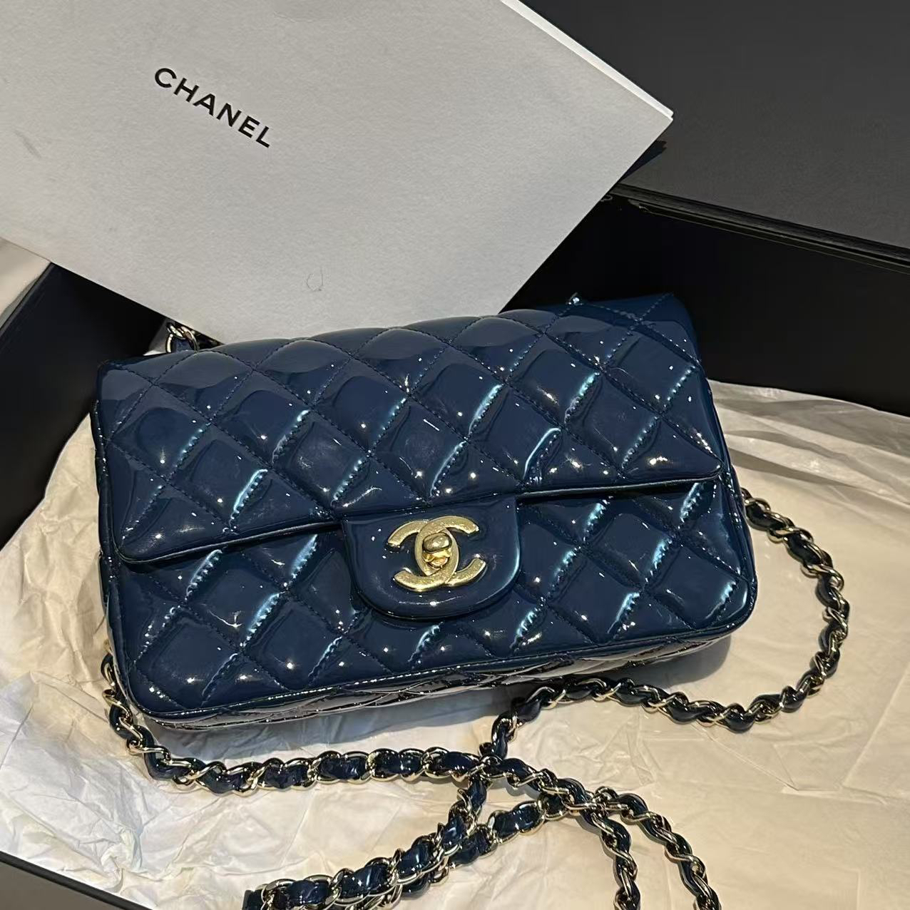 95新 Chanel/香奈儿 多多奢品/香奈儿蓝色漆皮大mini包/98新包展