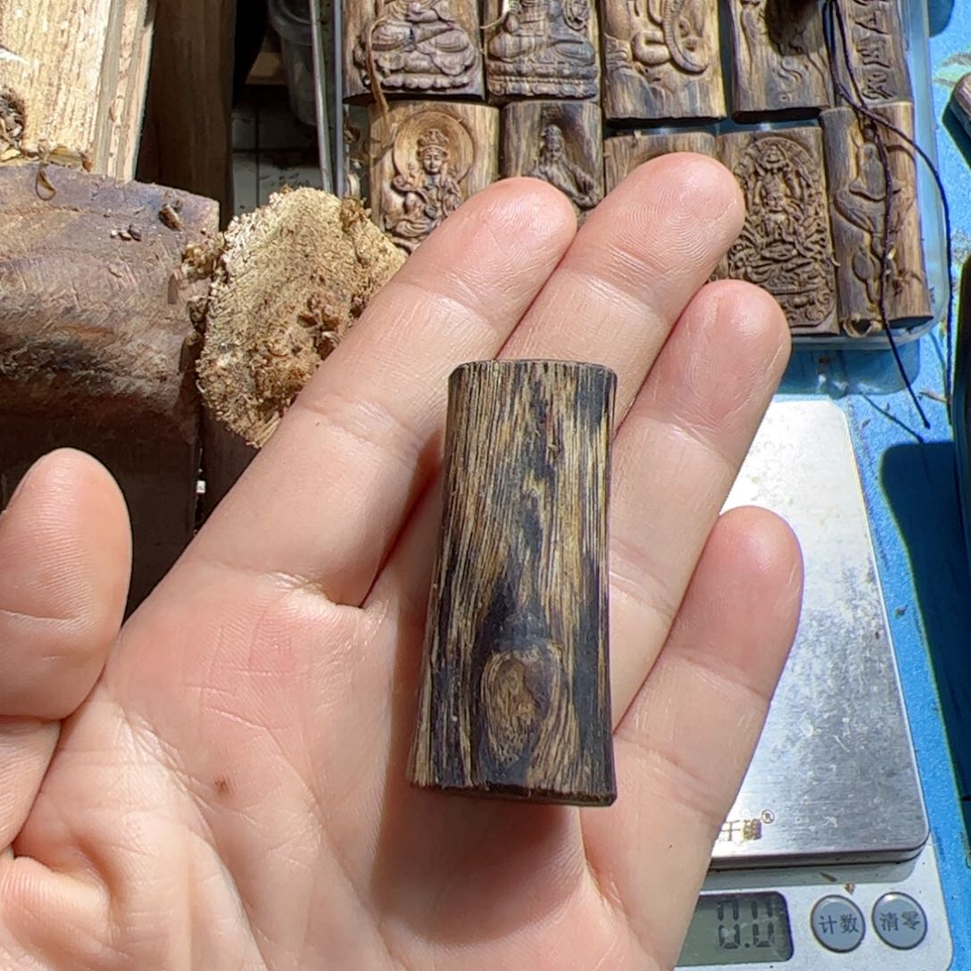 沉香吊坠黑棋素牌6克