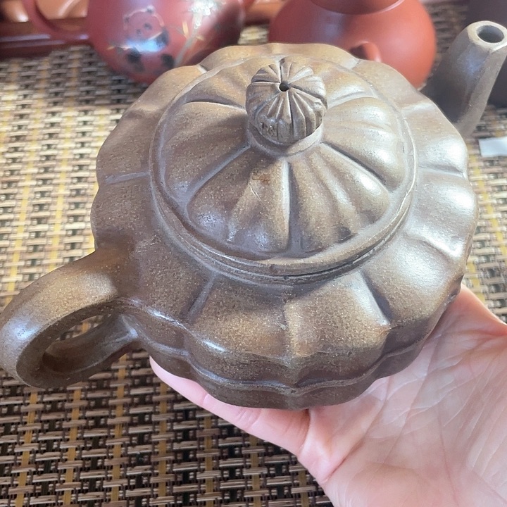 紫砂茶壶原矿泥料手工制作的紫砂壶