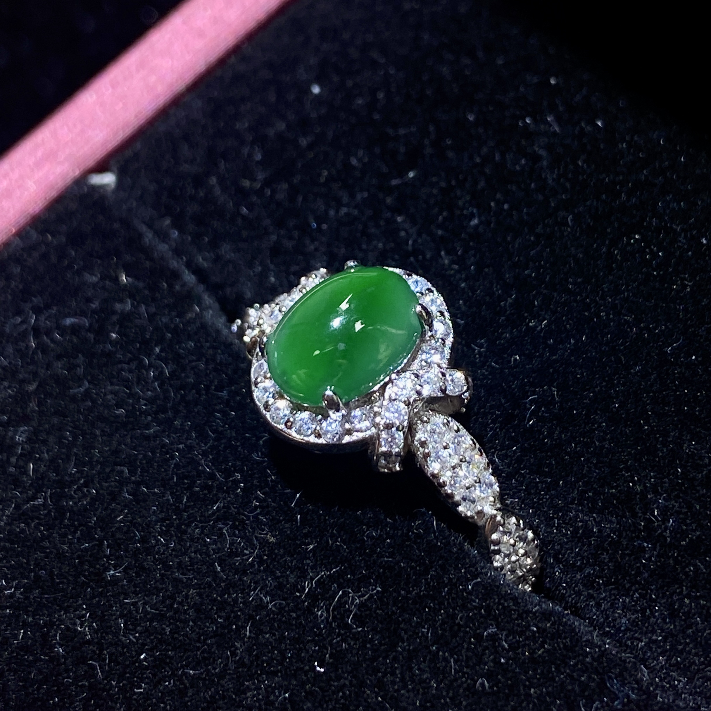 天然翡翠A货冰种阳绿蛋面银镶戒指轻奢百搭