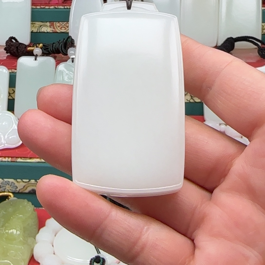 未镶嵌和田玉挂件小**?