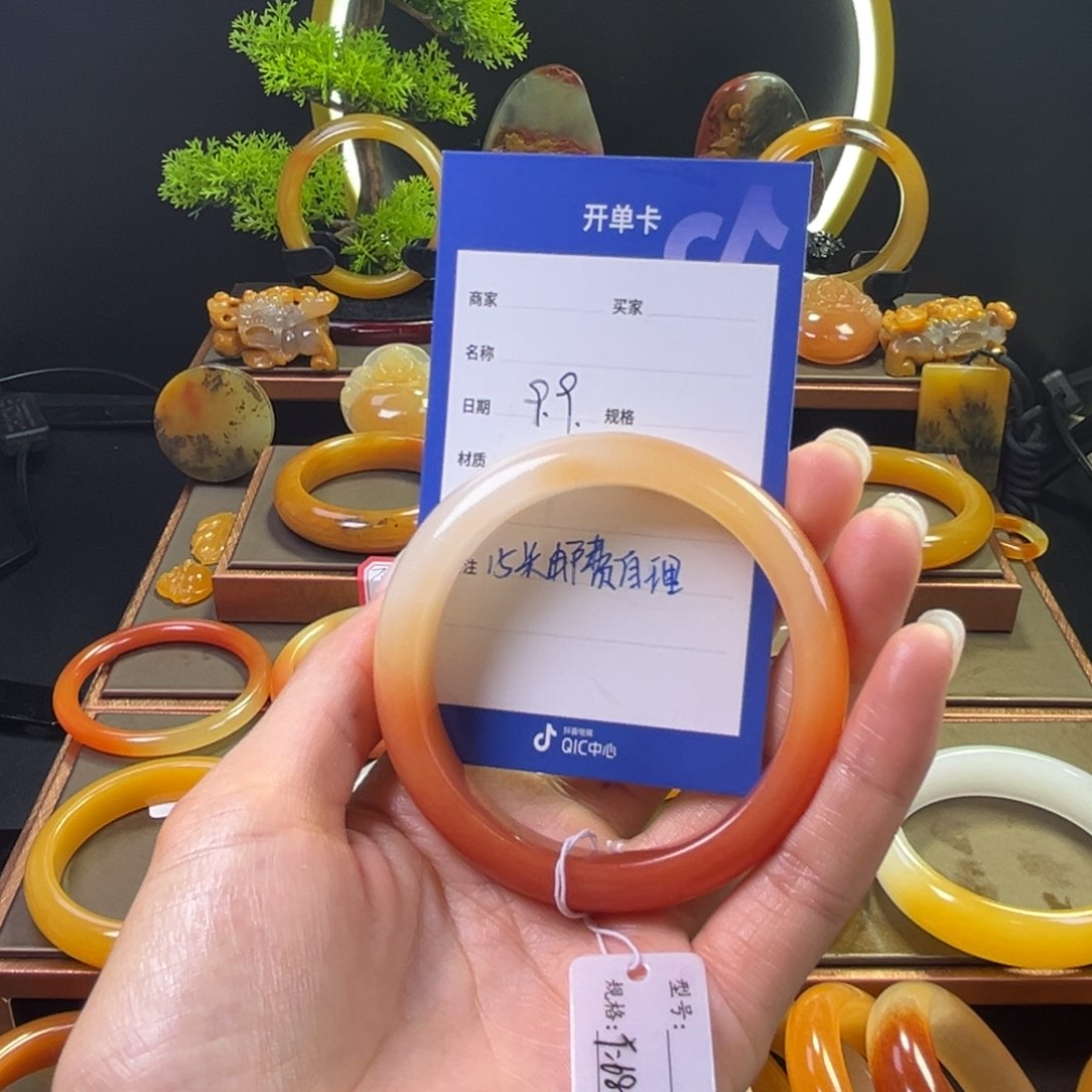 未镶嵌石英质玉（黄龙玉）手镯L**e