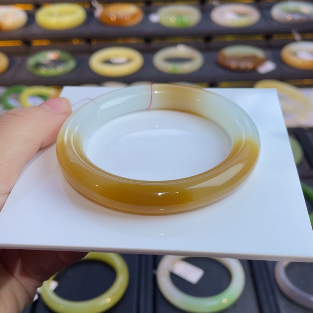 和田玉手镯未镶嵌糖白手镯5556