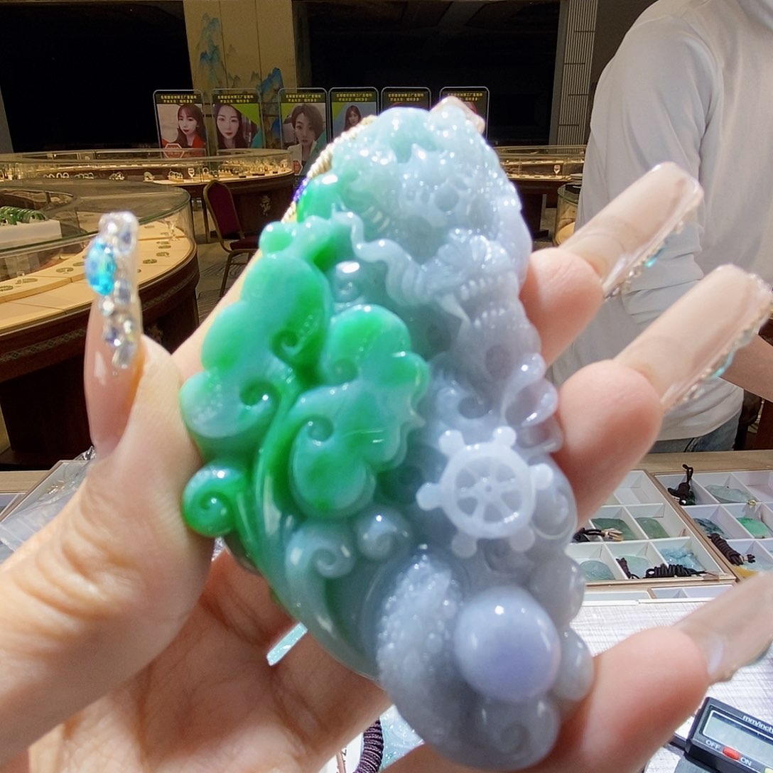 翡翠颈饰未镶嵌翡翠