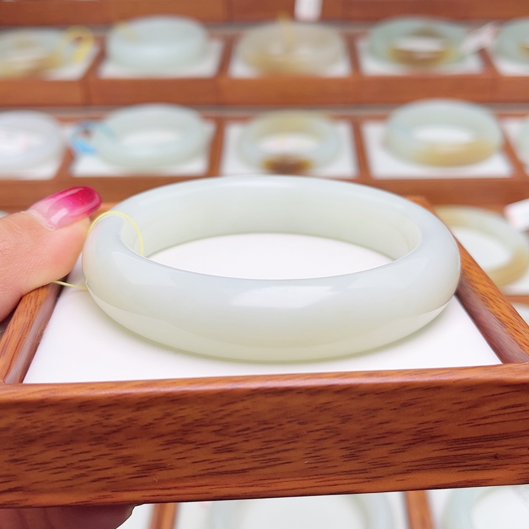 和田玉手镯未镶嵌62.6