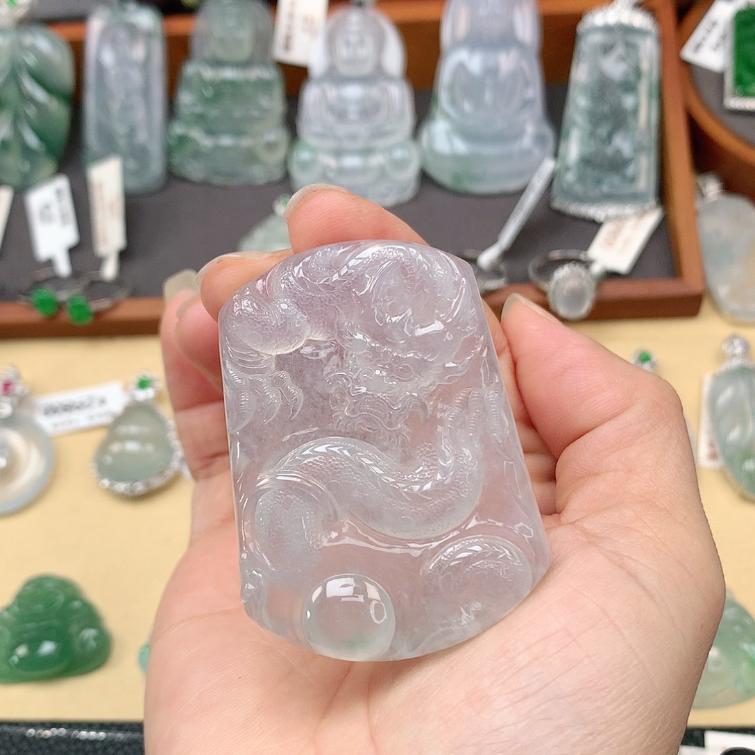 翡翠颈饰未镶嵌龙牌