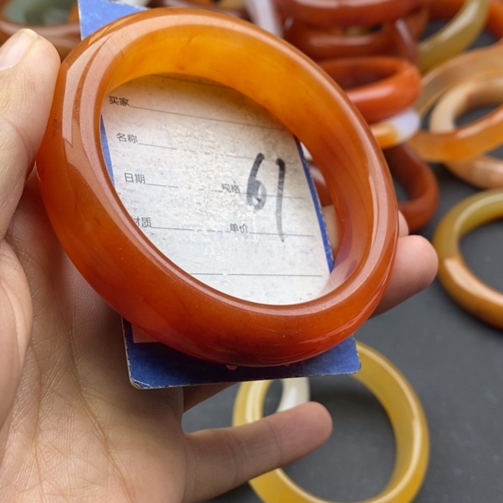 未镶嵌手镯石英质玉