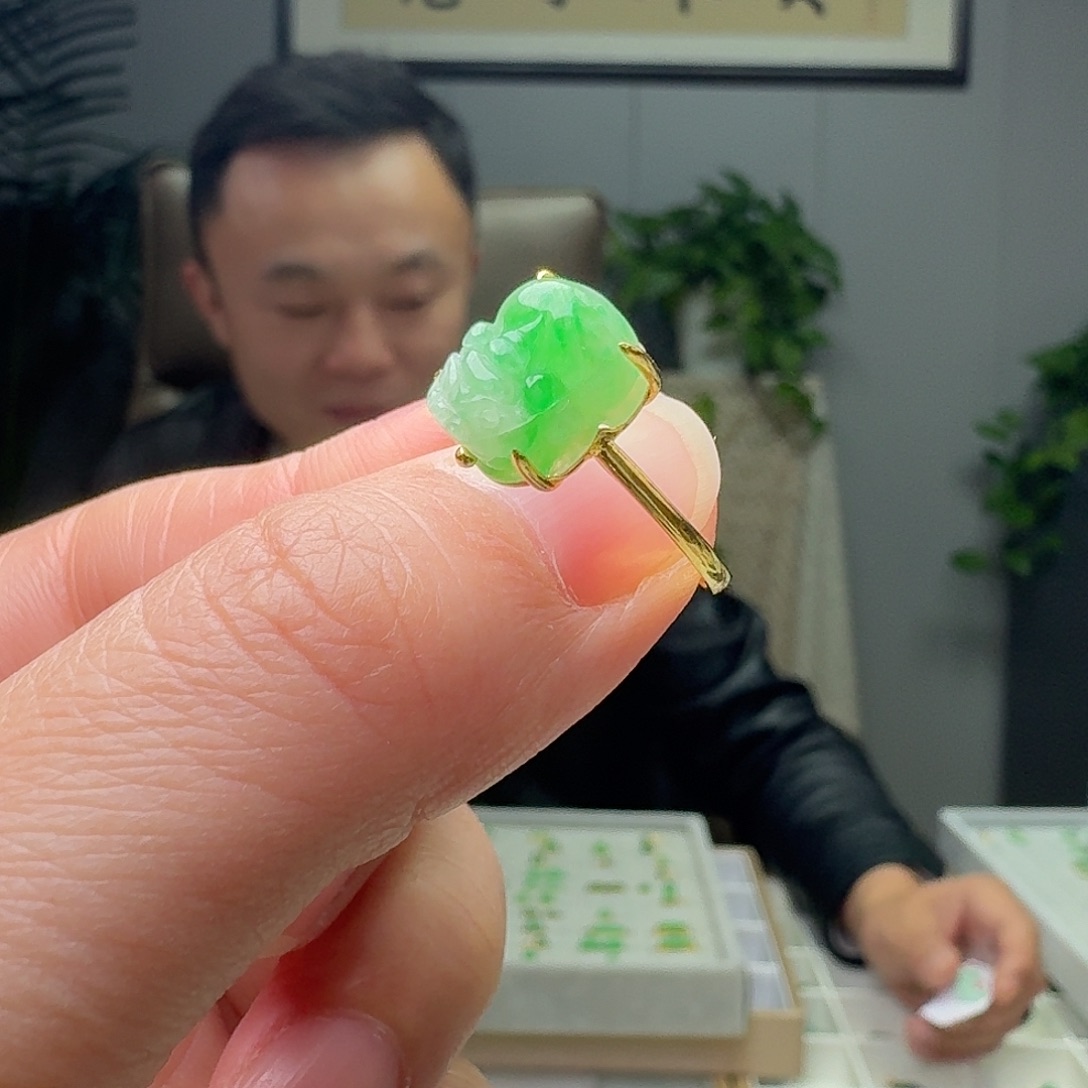 翡翠18K金镶嵌戒指天然