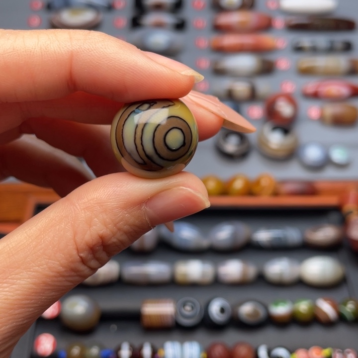 玛瑙/玉髓颈饰未镶嵌s****。