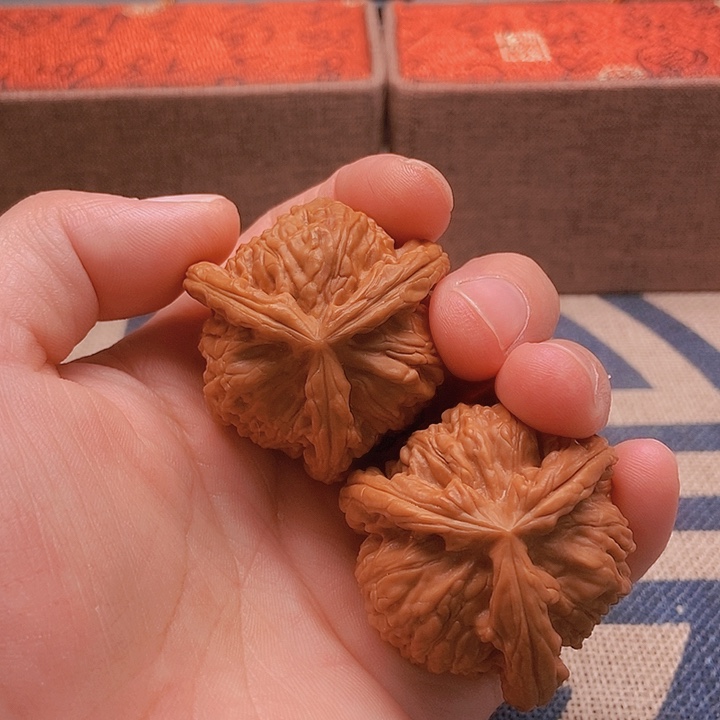 吊坠文玩核桃九*半三棱