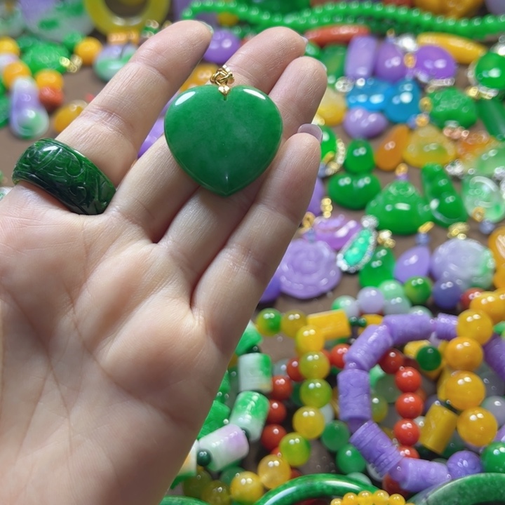 翡翠未镶嵌颈饰吊坠