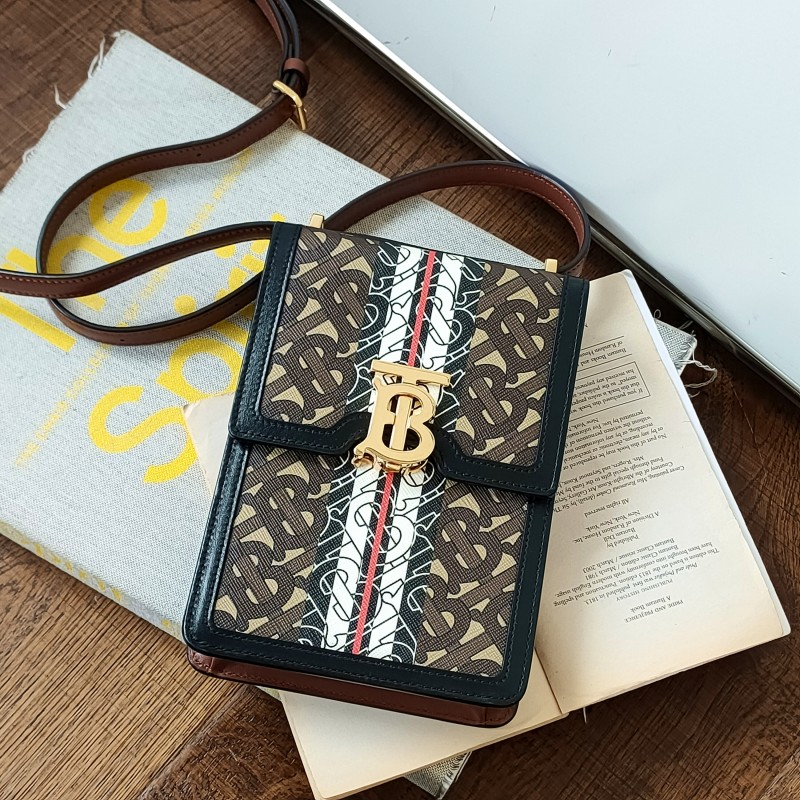 95新 BURBERRY/博柏利 【24期免息】TB满印金扣斜挎手机包/50283