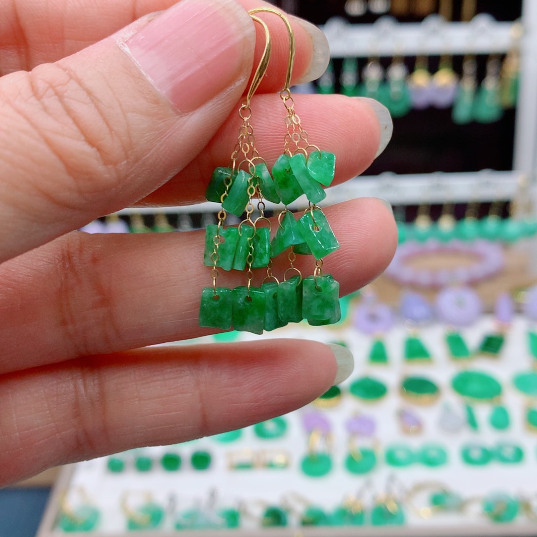 翡翠18K金镶嵌耳饰的