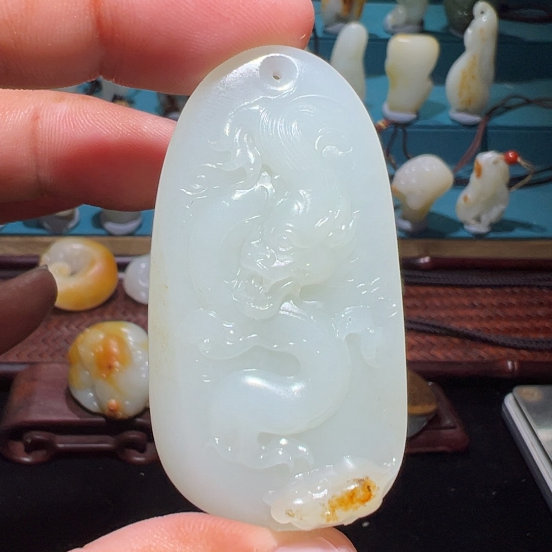 颈饰未镶嵌和田玉（子料）金**云